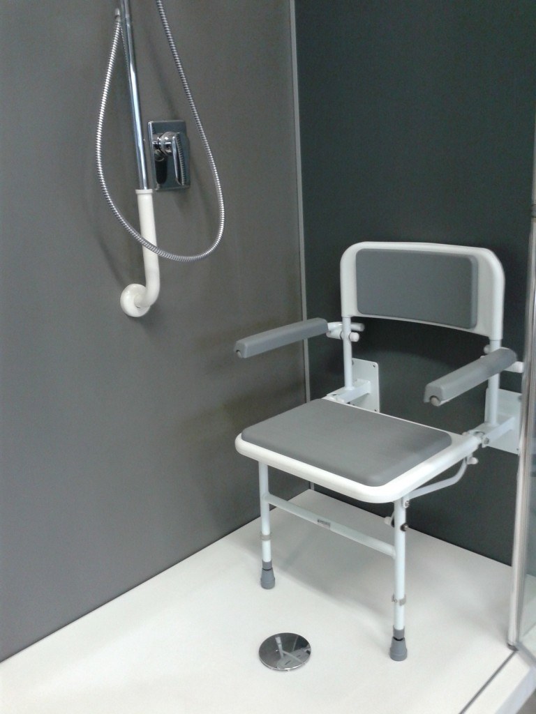 SEGGIOLINO DOCCIA CON GAMBE E BRACCIOLI 2